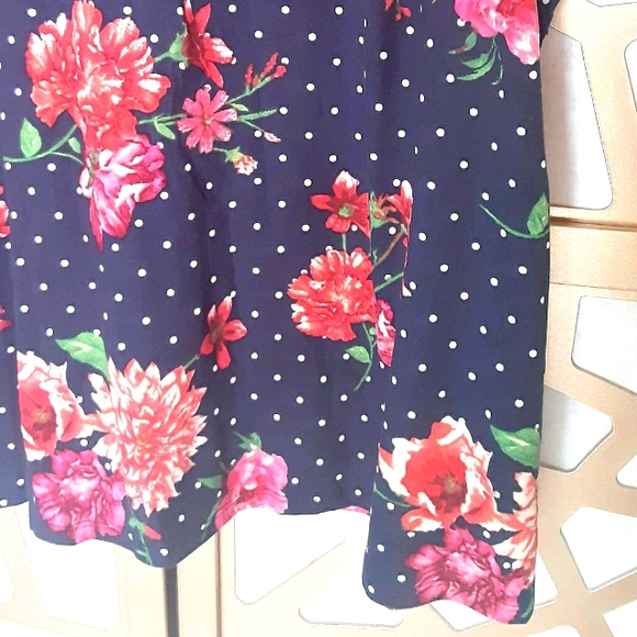 NWT E.L.H. STUDIO Tie Front Floral Dot Top - Picture 2 of 5